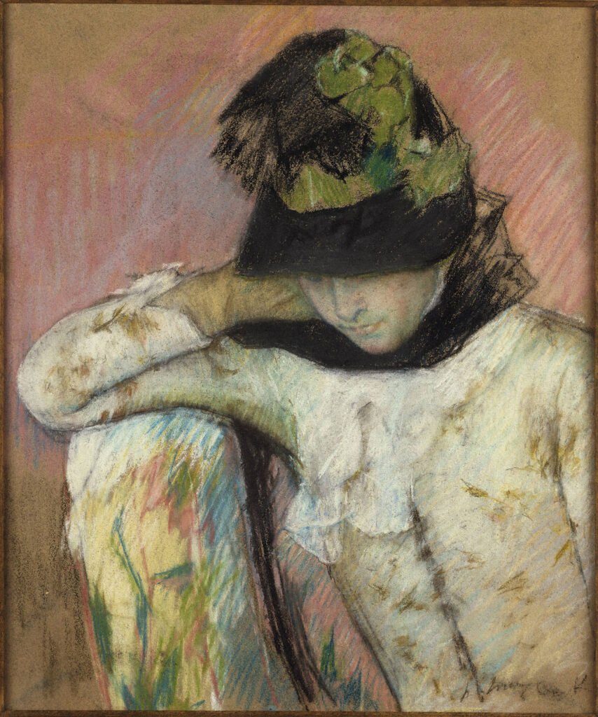 Мэри Кассат (1844–1926) «Молодая женщина в чёрно-зелёной шляпке», 1890. Пастель на коричневатой веленевой бумаге. | Антикмедиа