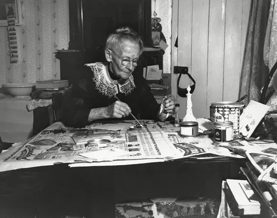 Бабушка Мозес (Grandma Moses) за работой, 1946.